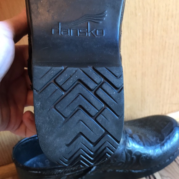 Dansko 39 pro tooled leather embossed floral pattern black stapled 2” clogs GUC - Picture 5 of 14